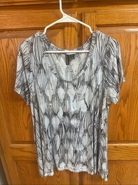 Cynthia Rowley Gray & White Printed Scoop Neck Tee 1x
